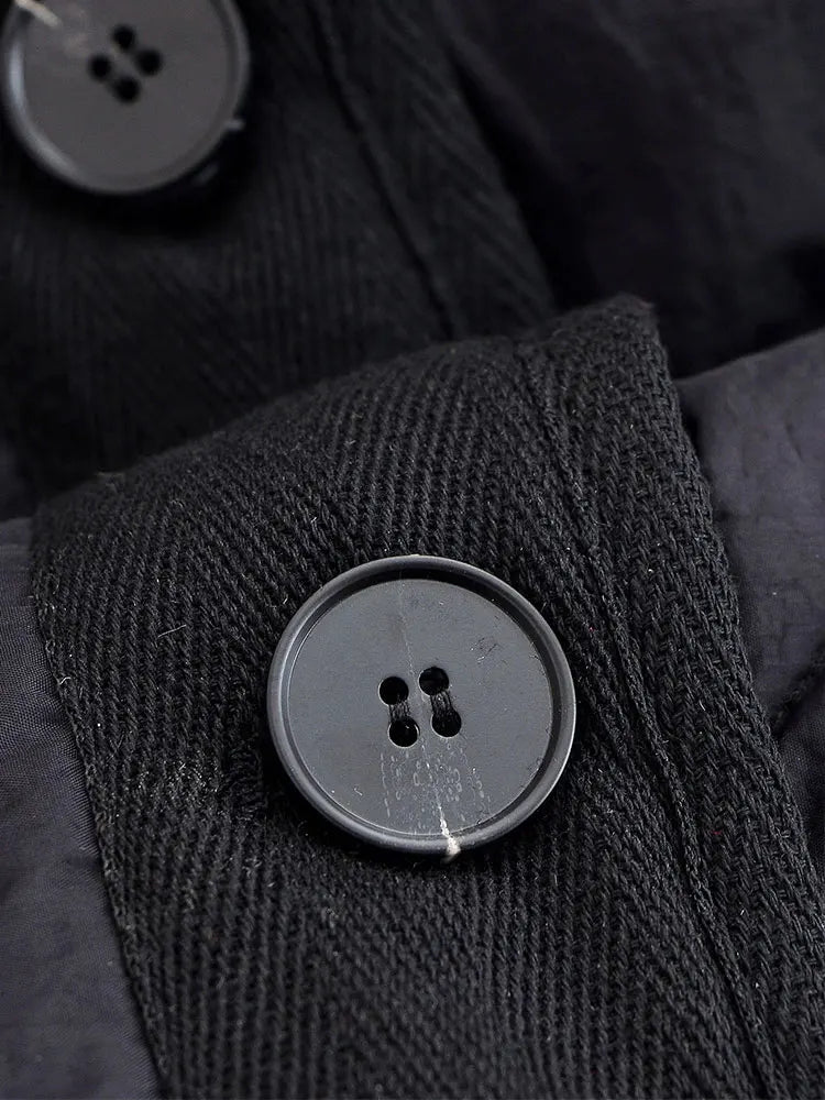 Danielle – Veste courte élégante à col rond et boutonnage simple